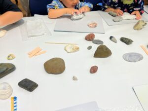 のんびり美術ラボ2025　紙粘土