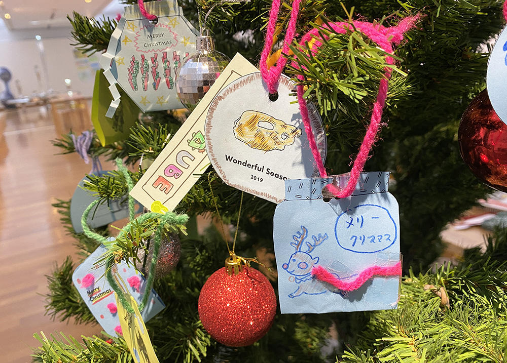 画像：彫刻オーナメントをつくってクリスマスツリーにかざろう！