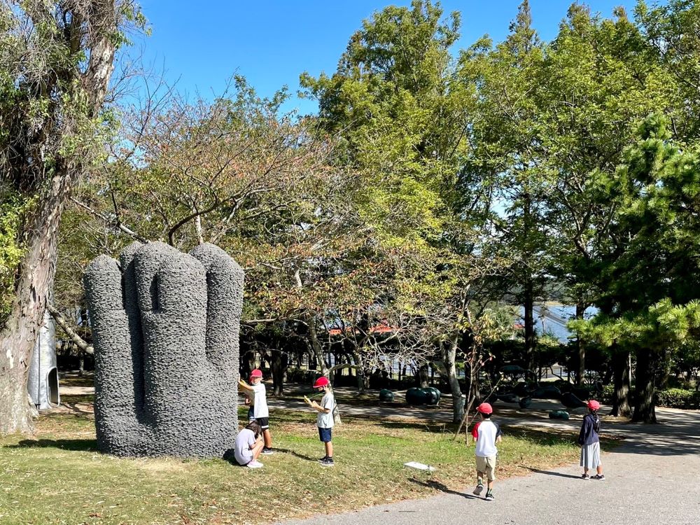 小４野外彫刻鑑賞