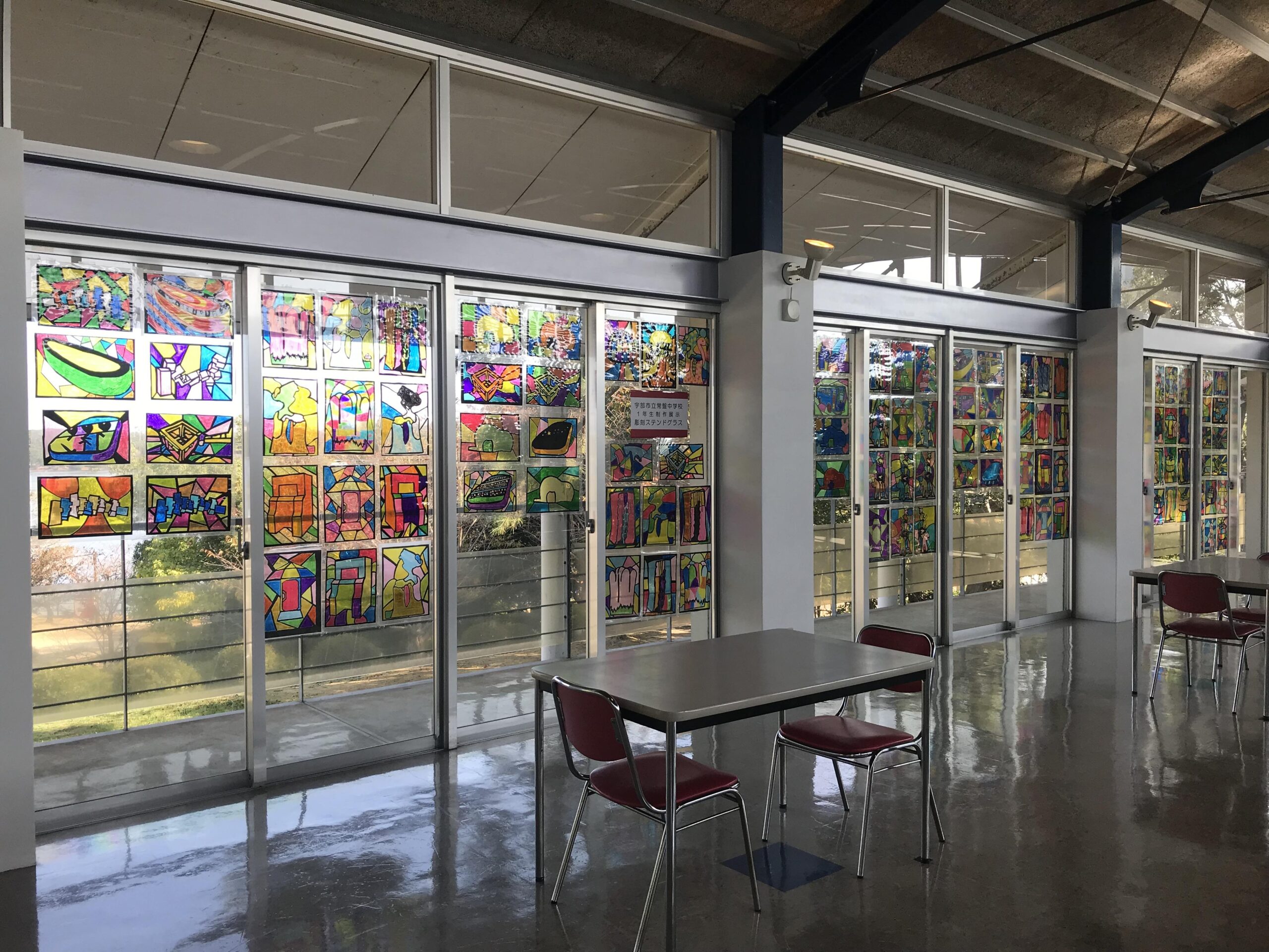 画像：常盤中学校彫刻ステンドグラス作品展