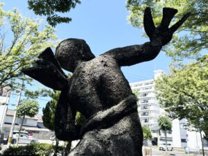 野外彫刻「鳥とあそぼう」