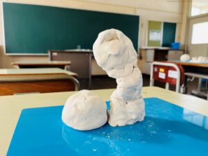彫刻教育　先生の夏の素材・技法体験